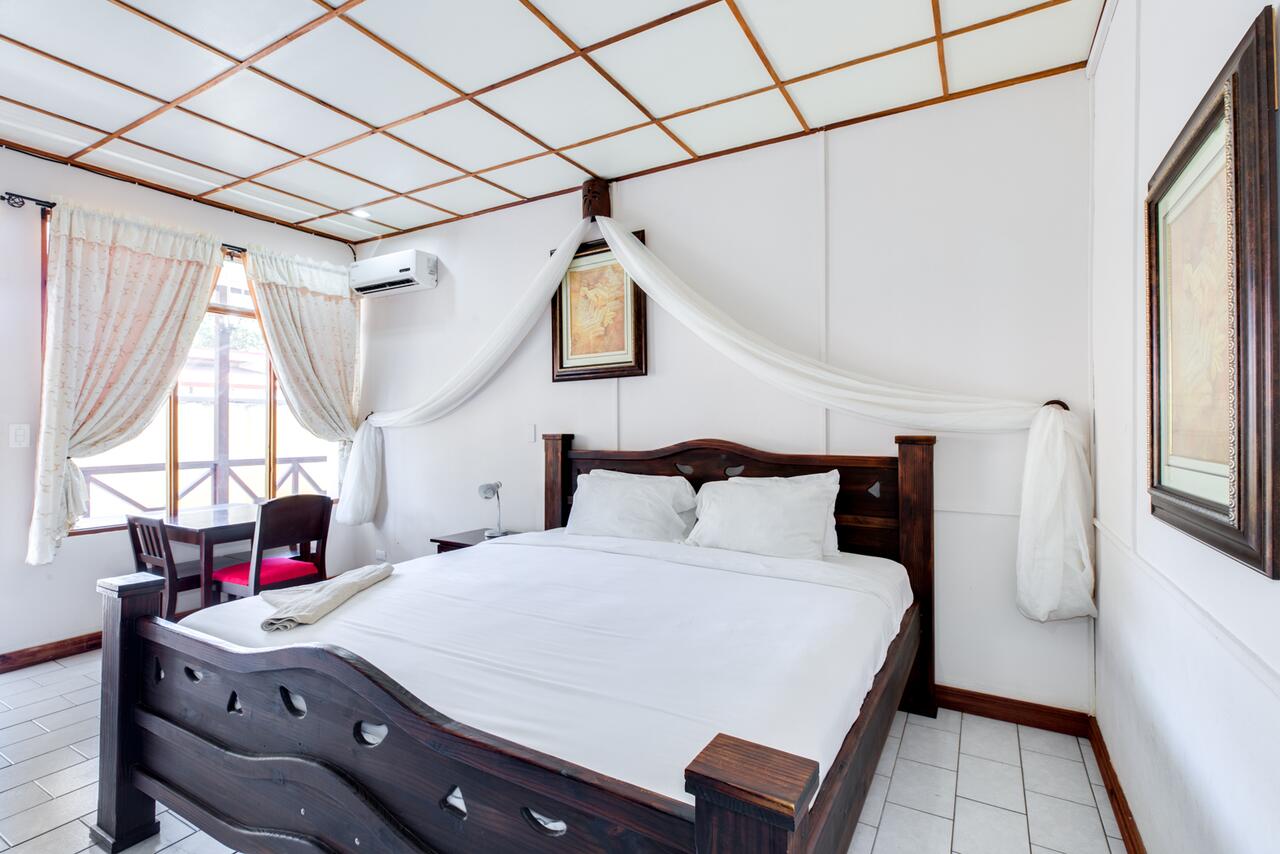1 King Size Bed